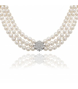 Three strand necklace with baroque pearls